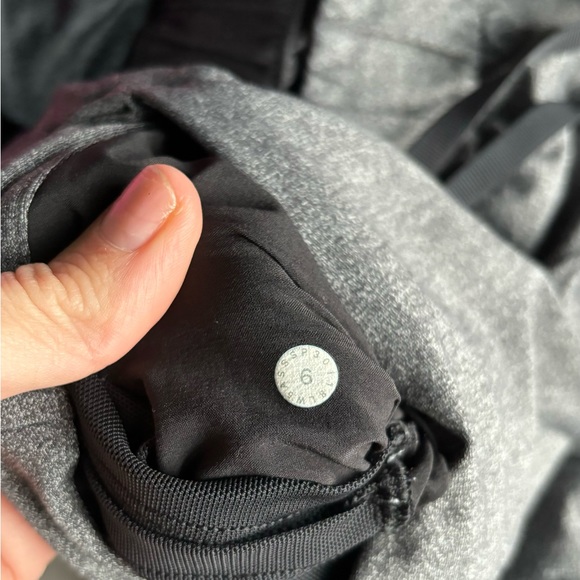 Lululemon ON THE FLY pant size 6 - Picture 4 of 5
